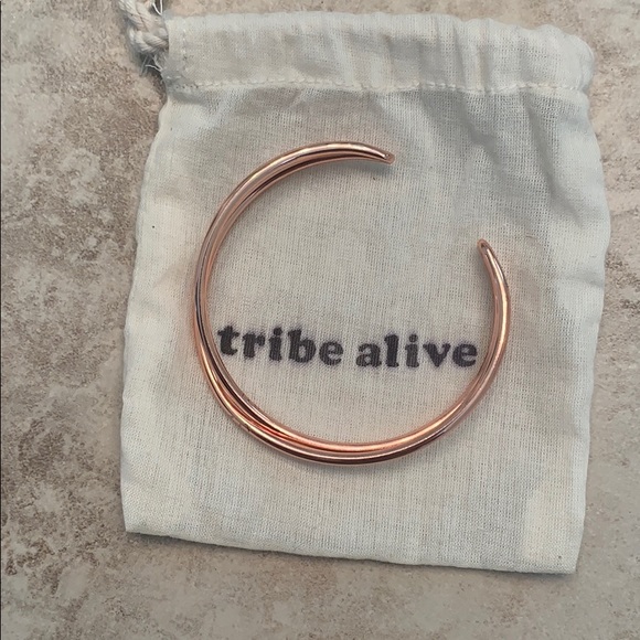 Tribe Alive rose gold crisscross bracelet. New - Picture 2 of 4